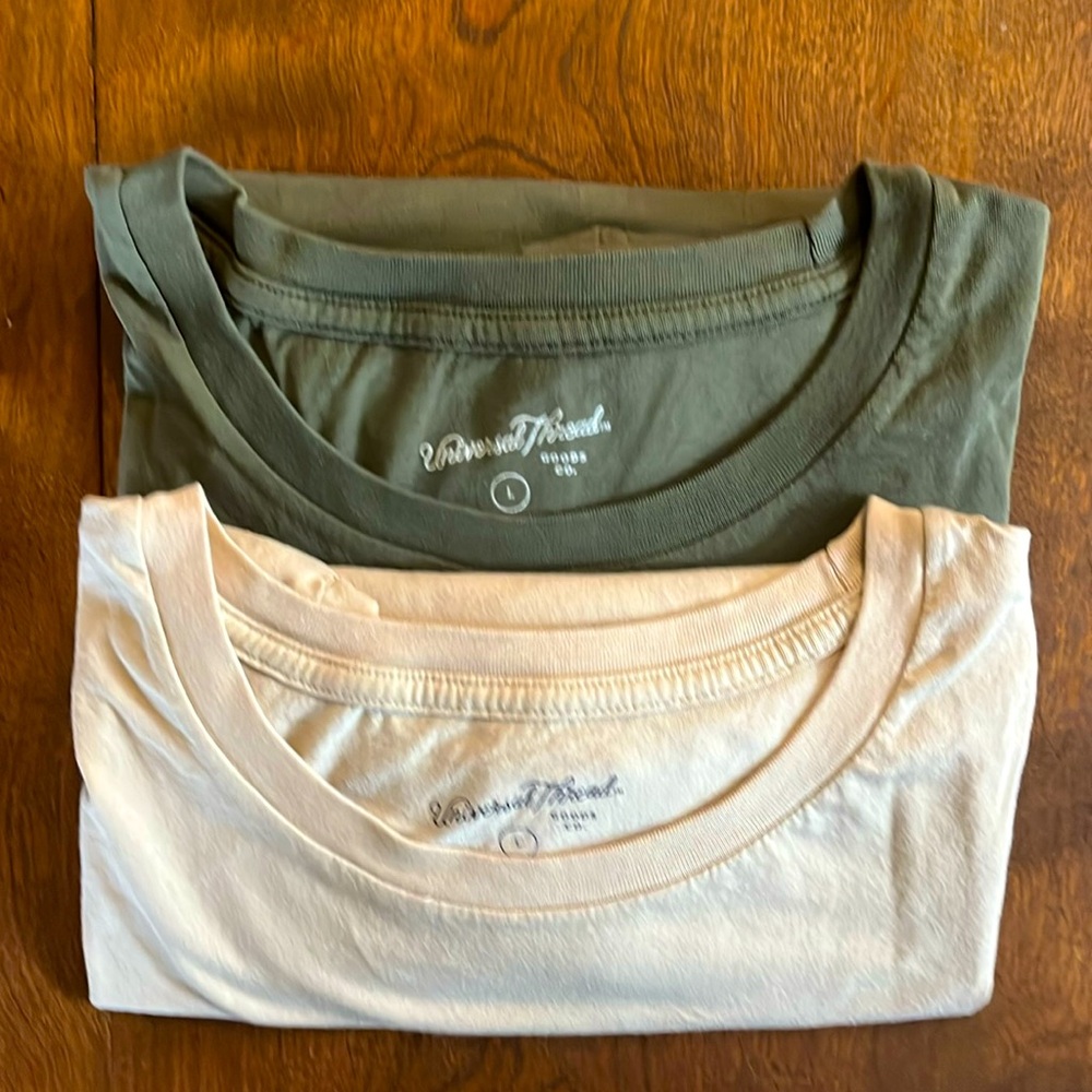 2 NWOT TARGET WOMENS BOXY T-SHIRTS IN TAN AND ARMY GREEN, SIZE LRG